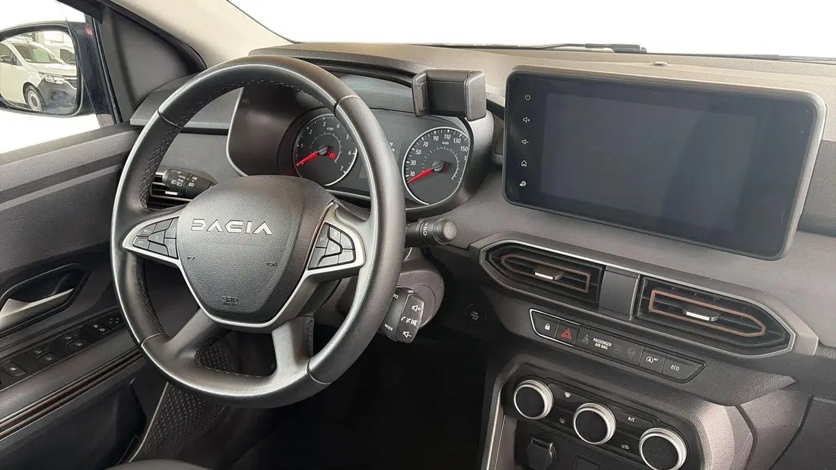 Dacia Jogger usata a Catania (12)