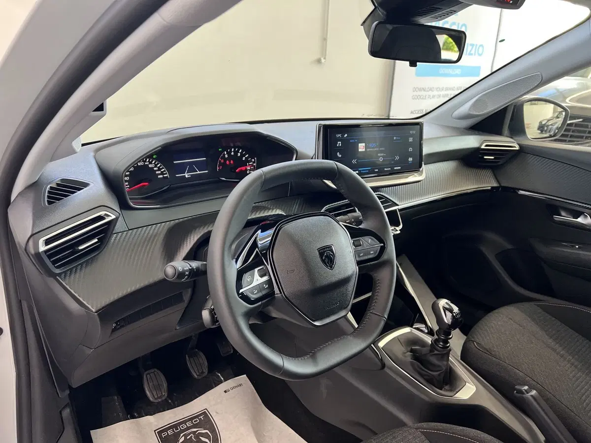 Peugeot 208 nuova a Bari (13)