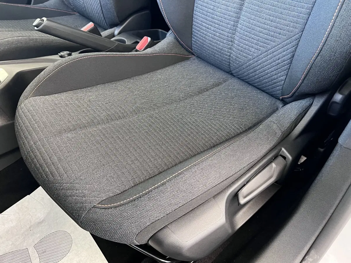 Peugeot 208 nuova a Bari (15)