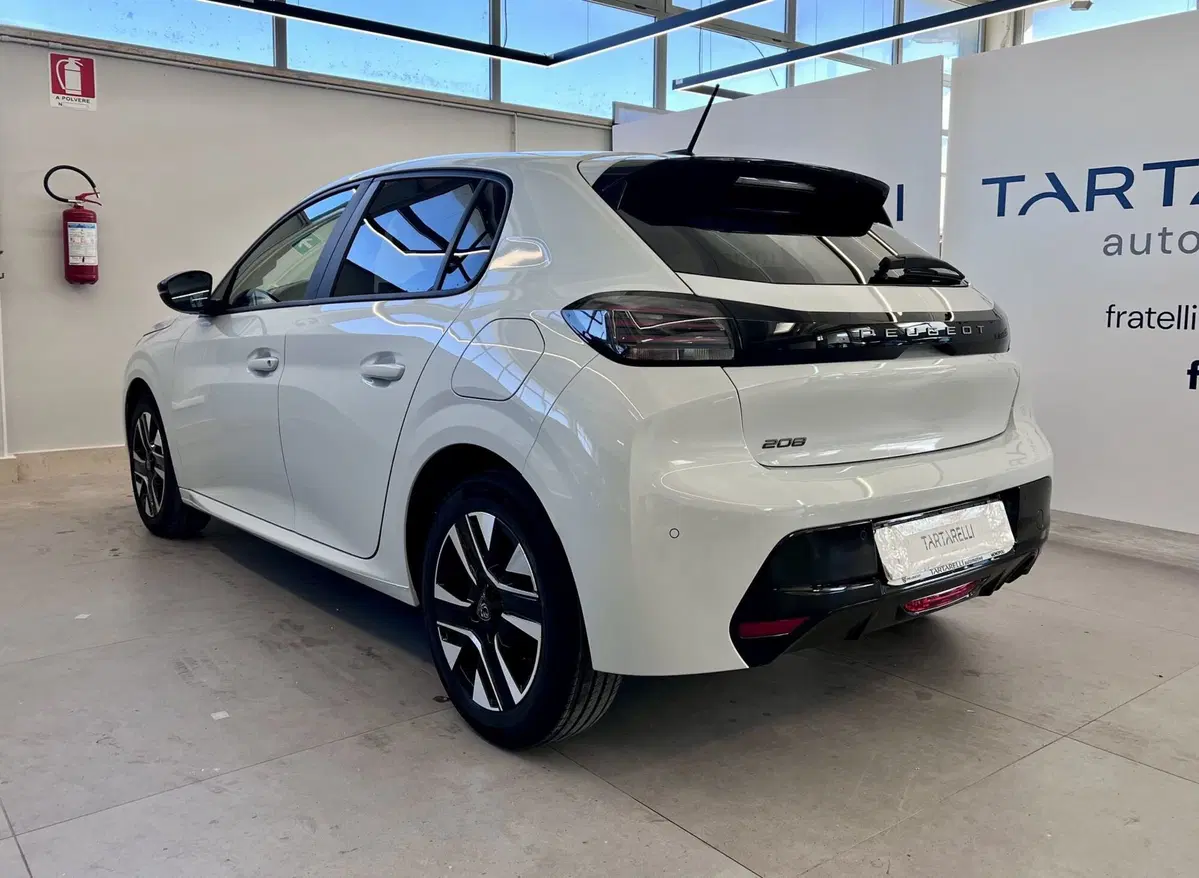 Peugeot 208 nuova a Bari (5)