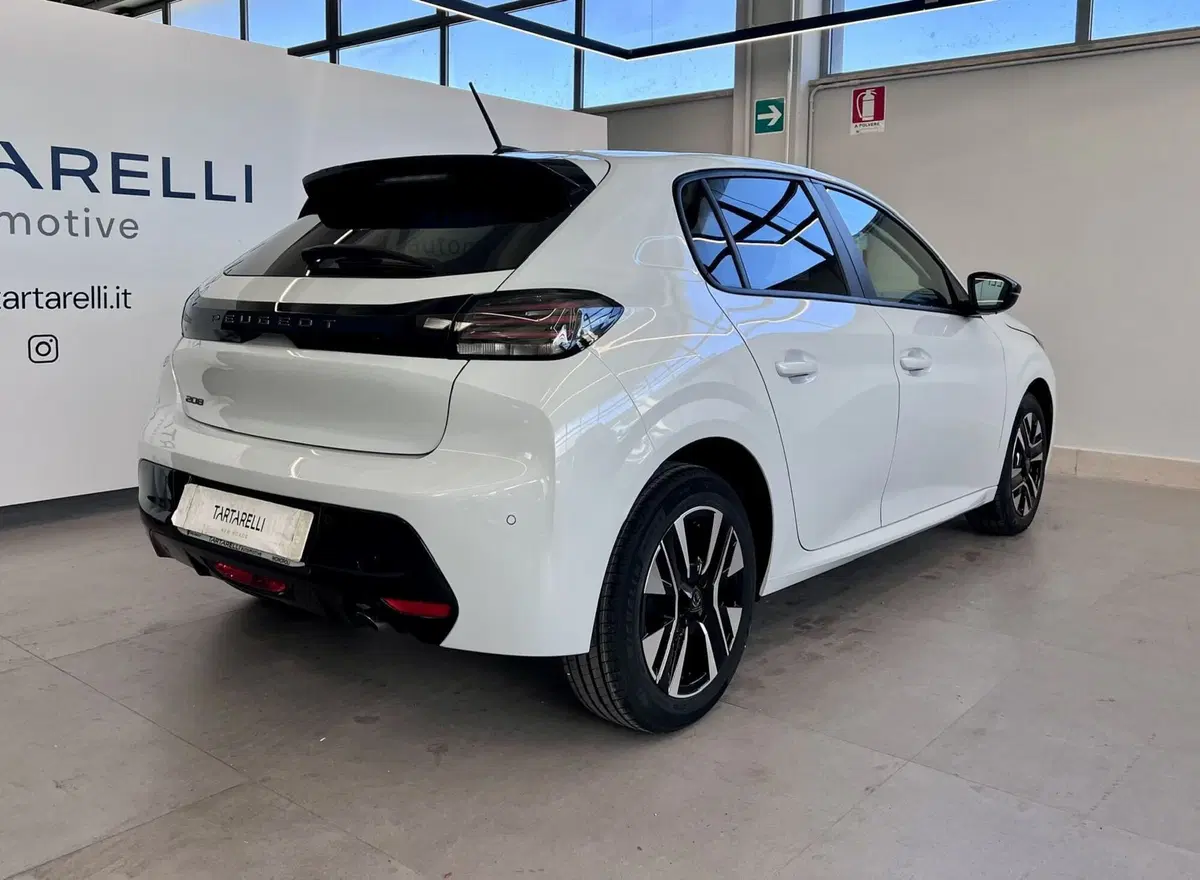 Peugeot 208 nuova a Bari (7)