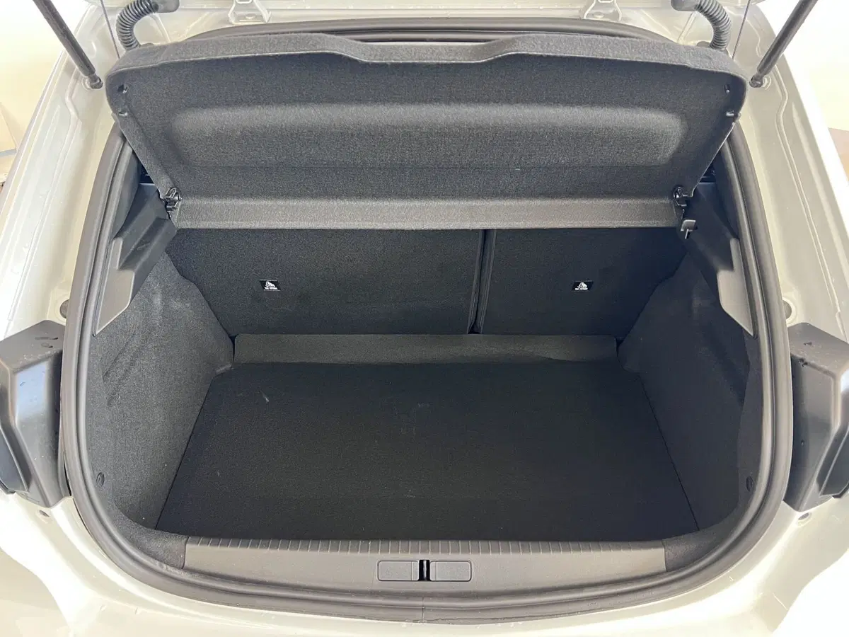 Peugeot 208 nuova a Bari (8)