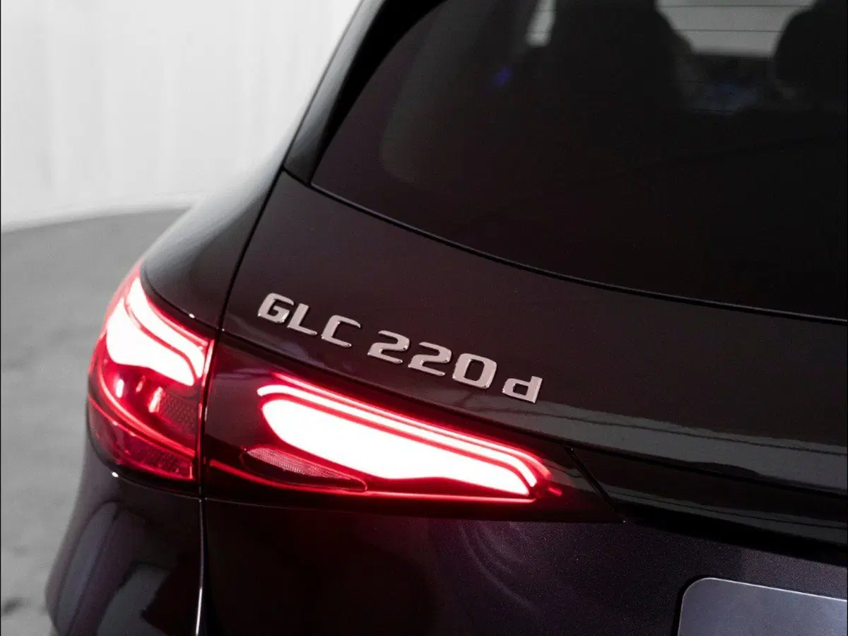 Mercedes-Benz GLC SUV nuova a Macerata (9)
