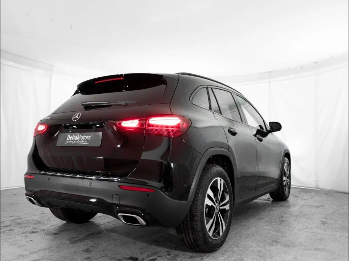 Mercedes-Benz GLA SUV nuova a Macerata (6)