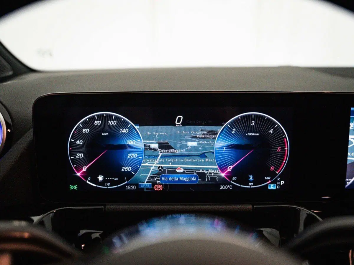 Mercedes-Benz GLA SUV nuova a Ancona (18)
