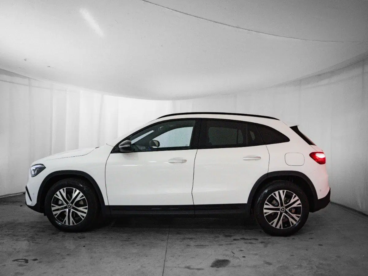 Mercedes-Benz GLA SUV nuova a Ancona (2)