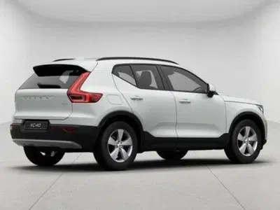Volvo XC40 2.0 b3 Essential auto nuova a Prato