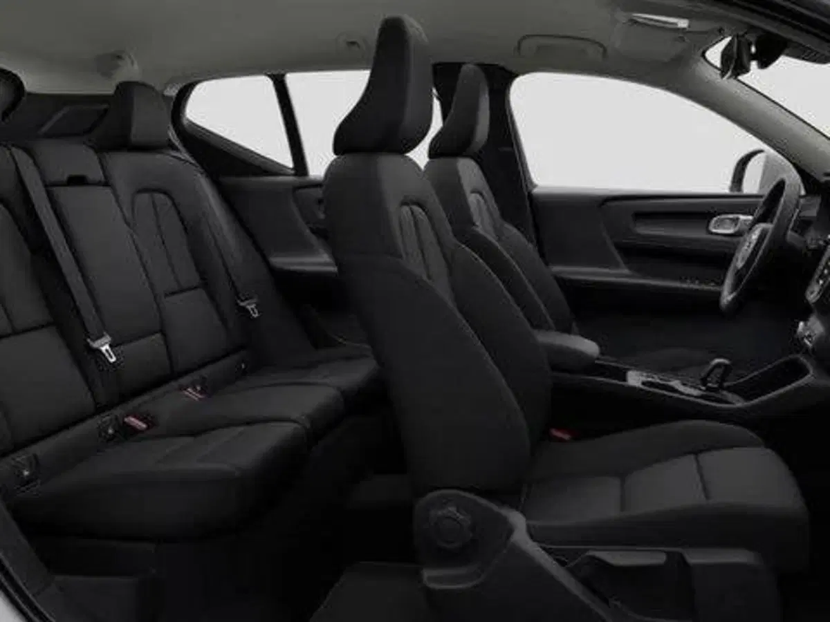 Volvo XC40 nuova a Prato (3)