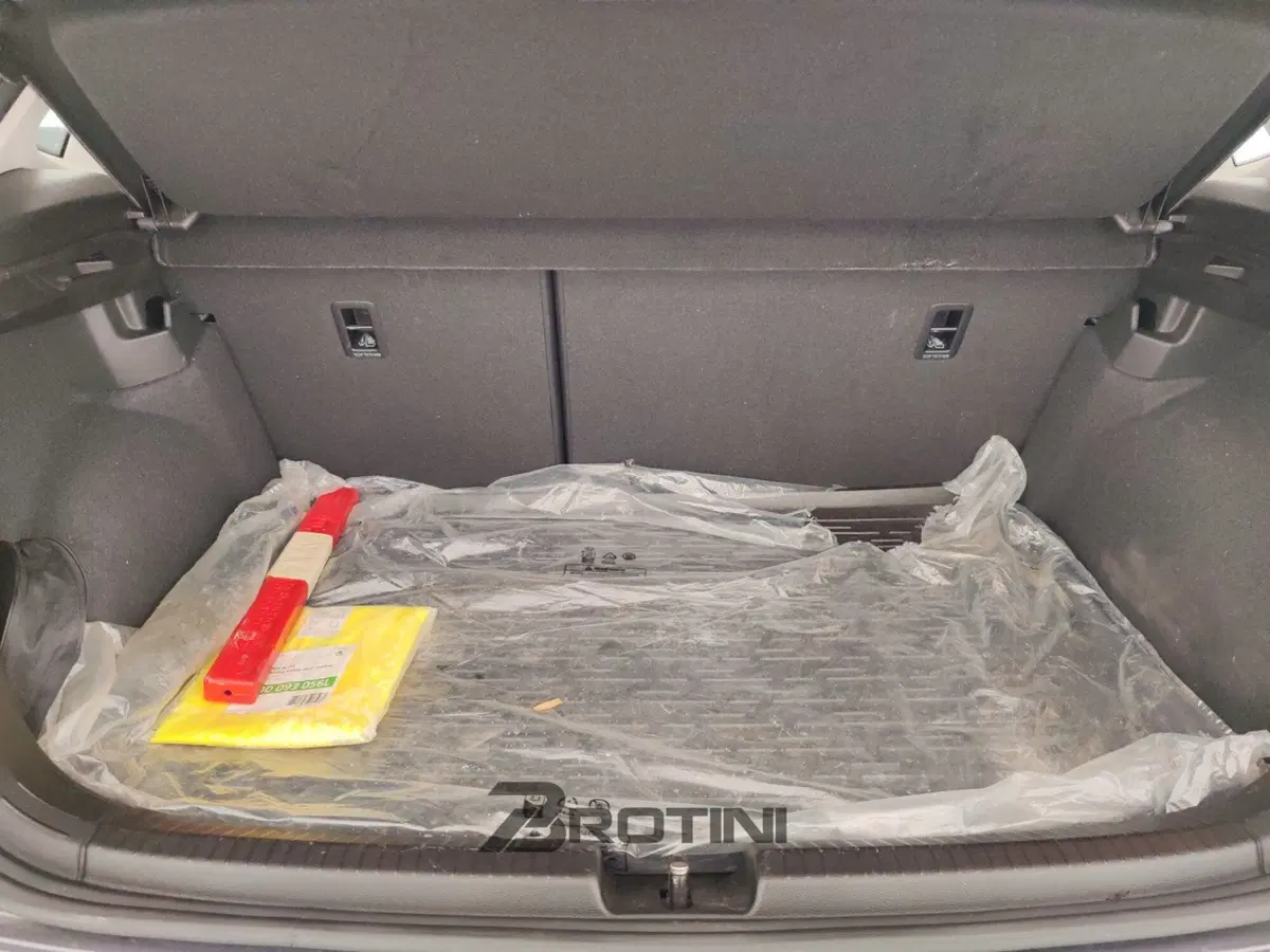 Volkswagen Polo usata a Massa-Carrara (13)
