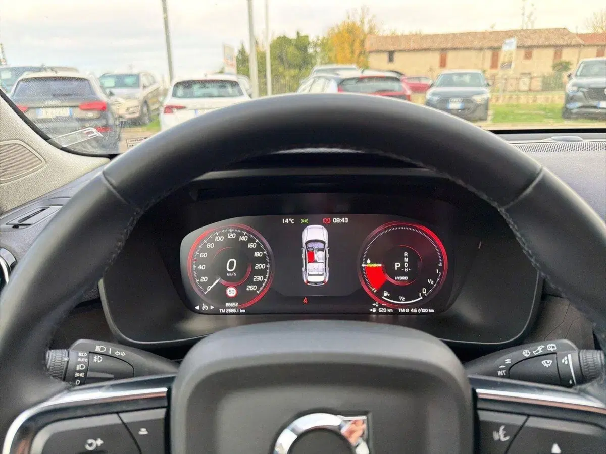 Volvo XC40 usata a Bologna (12)