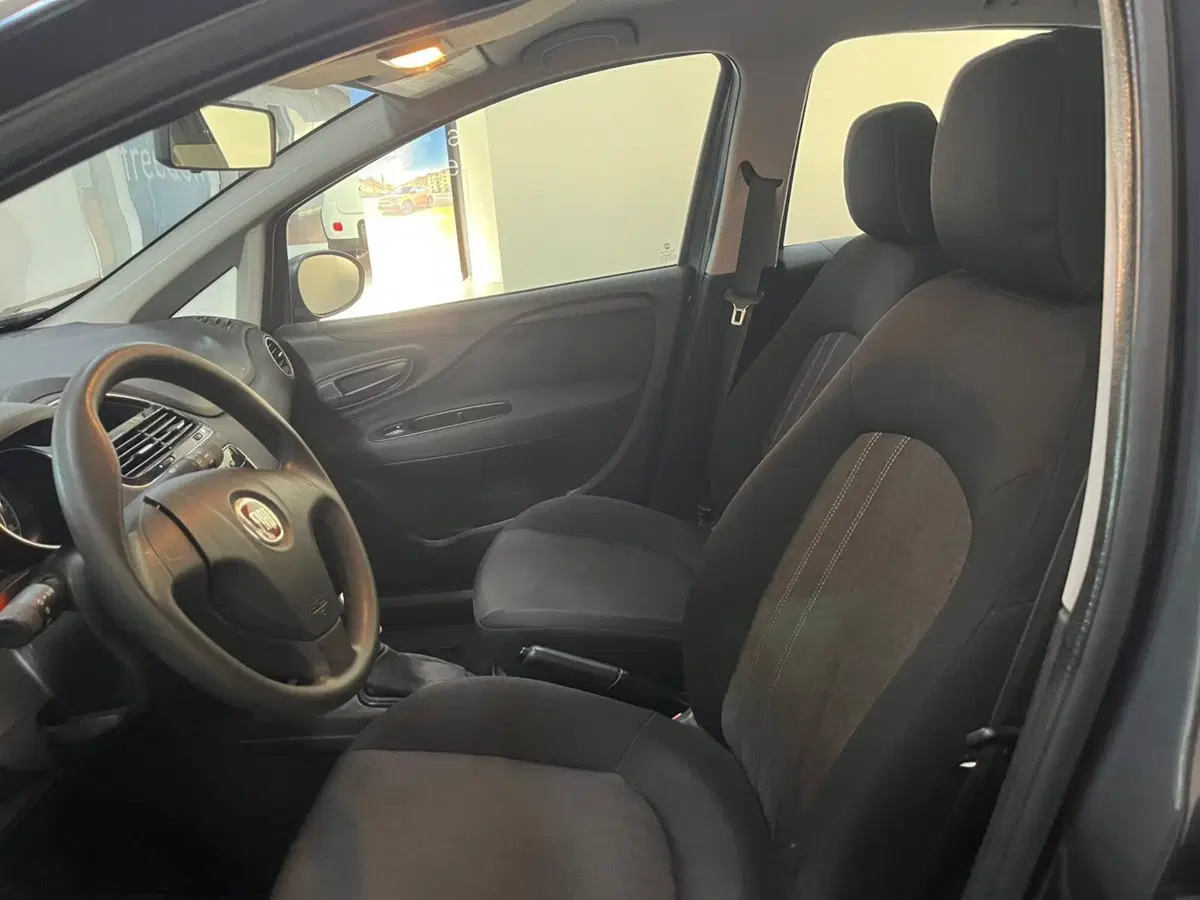 Fiat Punto usata a Lucca (10)