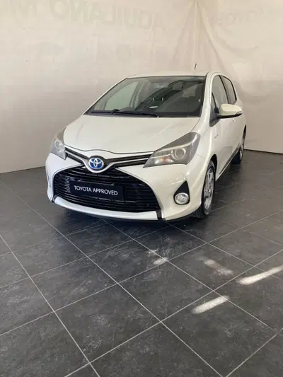 Toyota Yaris D-4D cat 5 porte del 2015 usata a San Severo