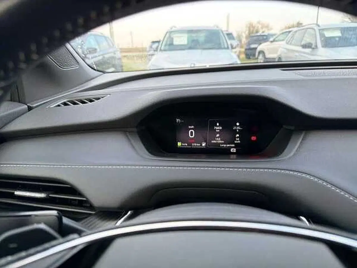Skoda Enyaq usata a Ravenna (11)