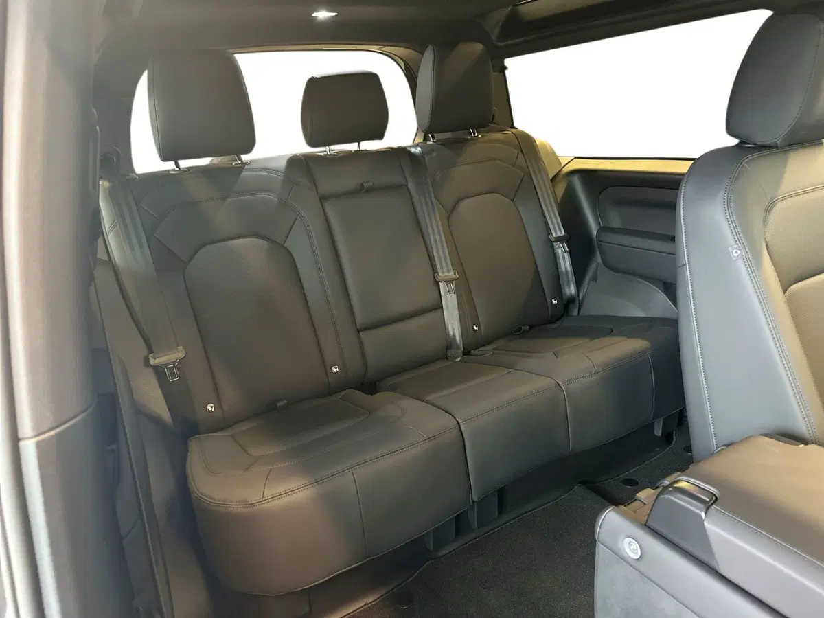 Land Rover Defender nuova a Modena (5)