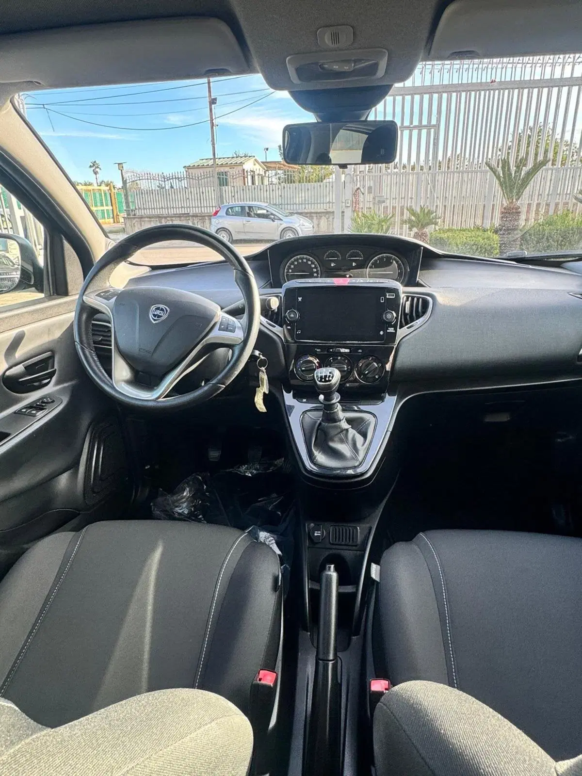 Lancia Ypsilon usata a Caserta (10)