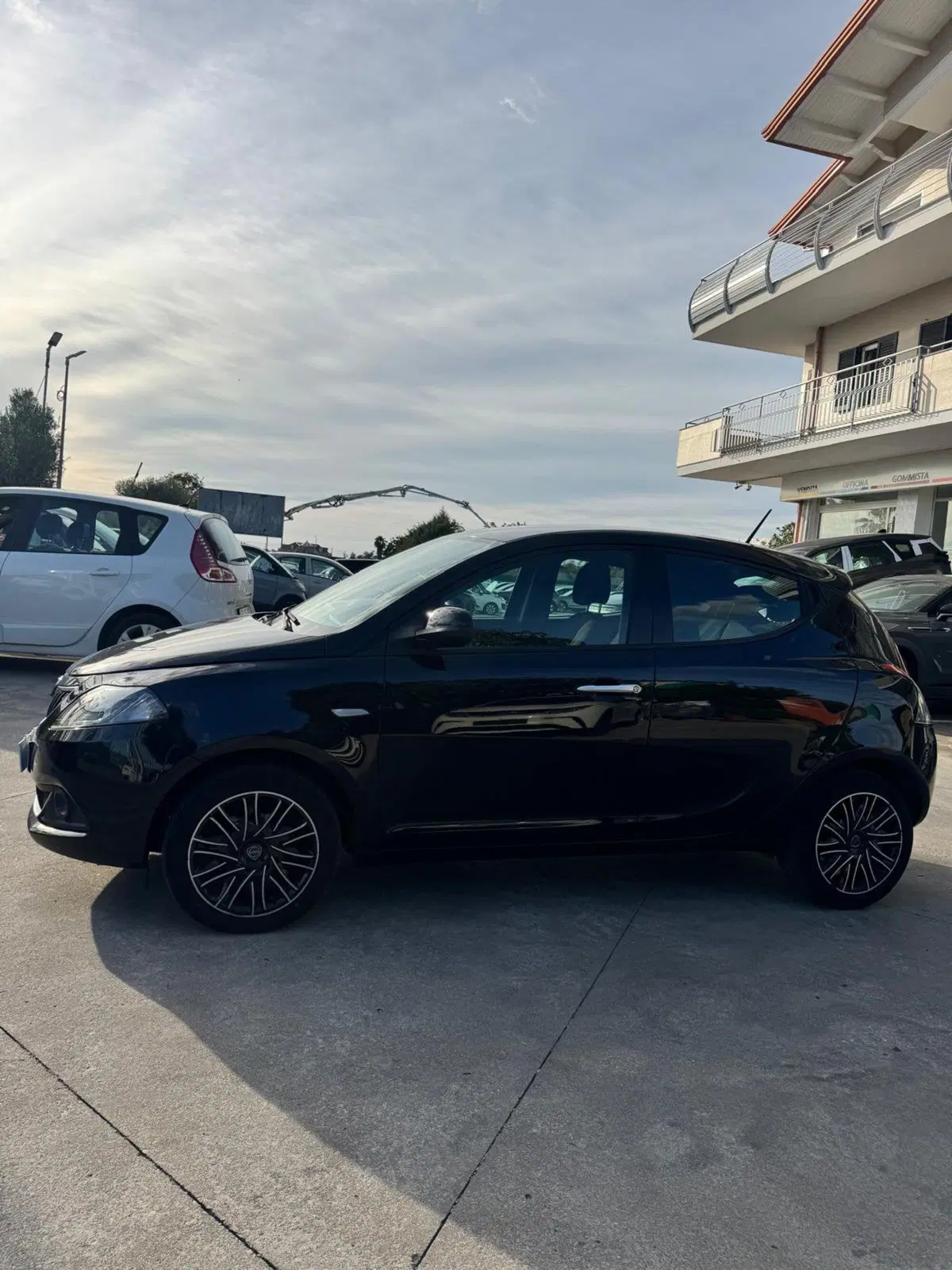 Lancia Ypsilon usata a Caserta (2)