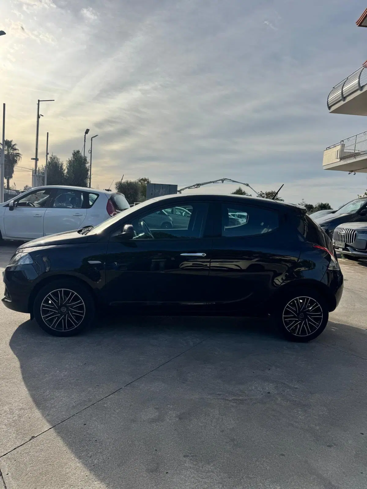 Lancia Ypsilon usata a Caserta (3)