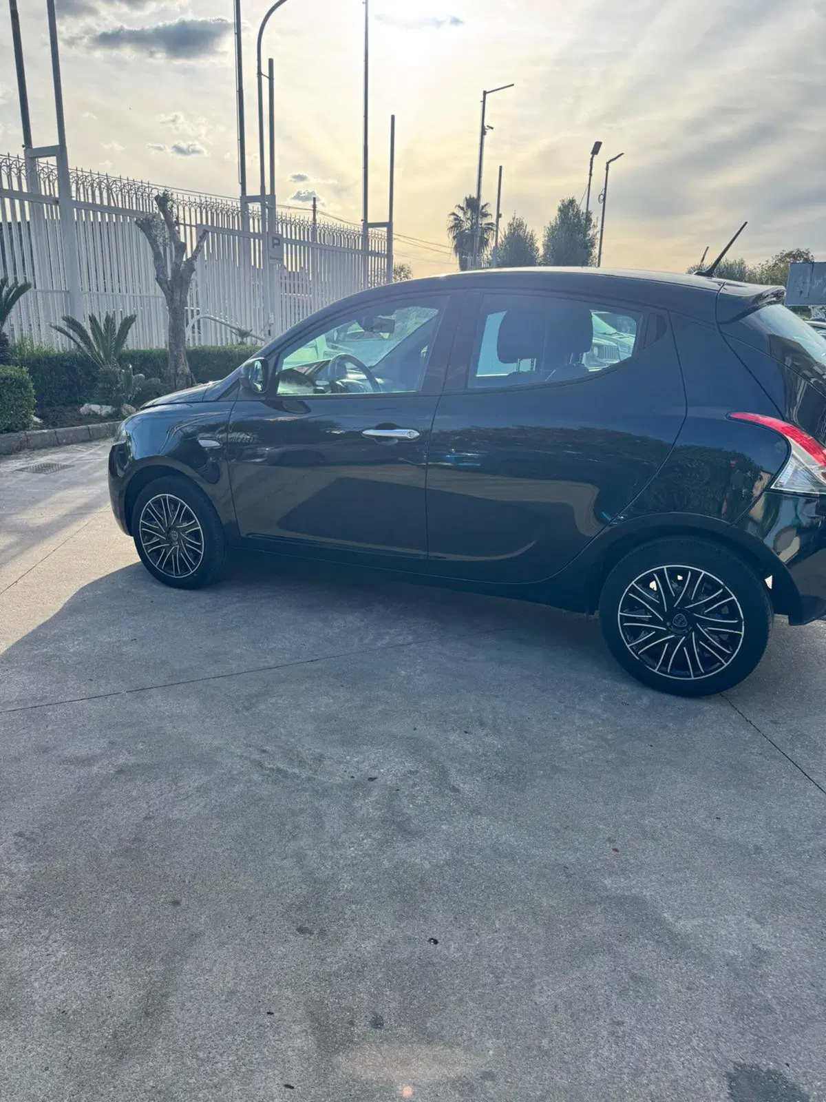 Lancia Ypsilon usata a Caserta (4)