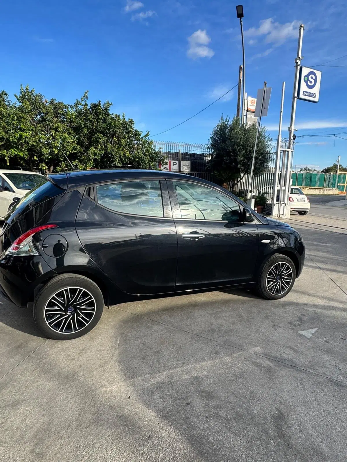 Lancia Ypsilon usata a Caserta (6)