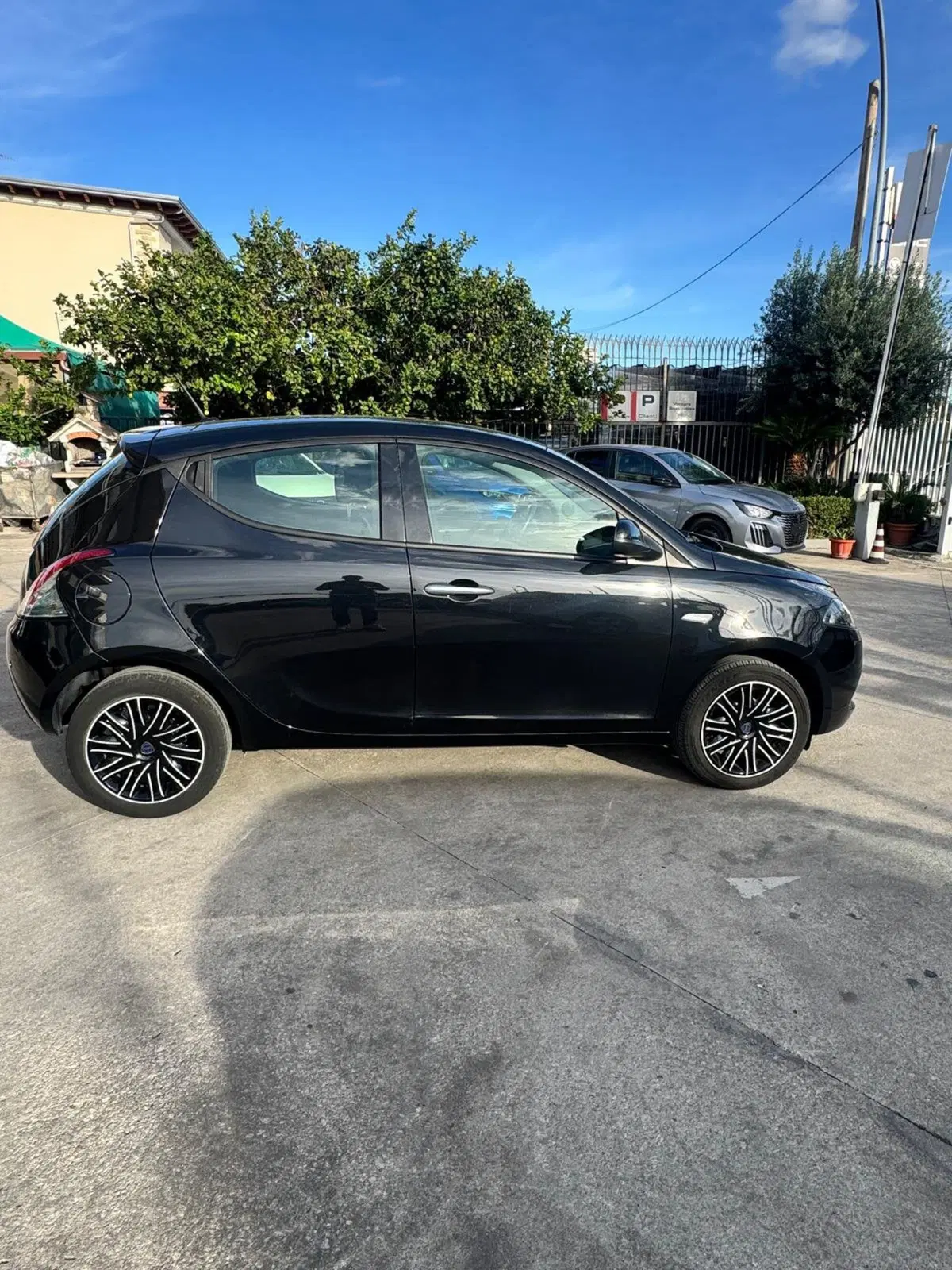 Lancia Ypsilon usata a Caserta (7)