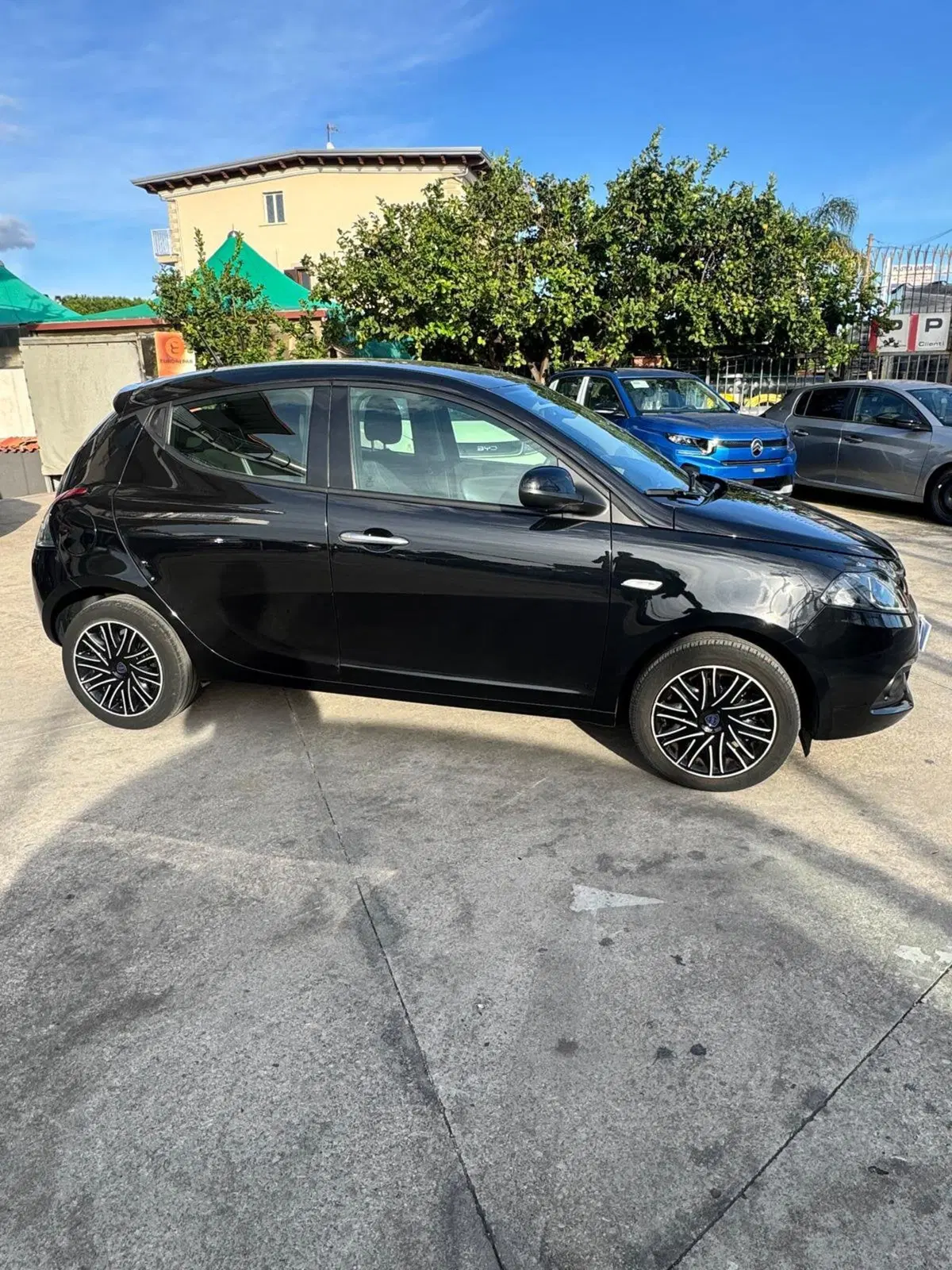 Lancia Ypsilon usata a Caserta (8)