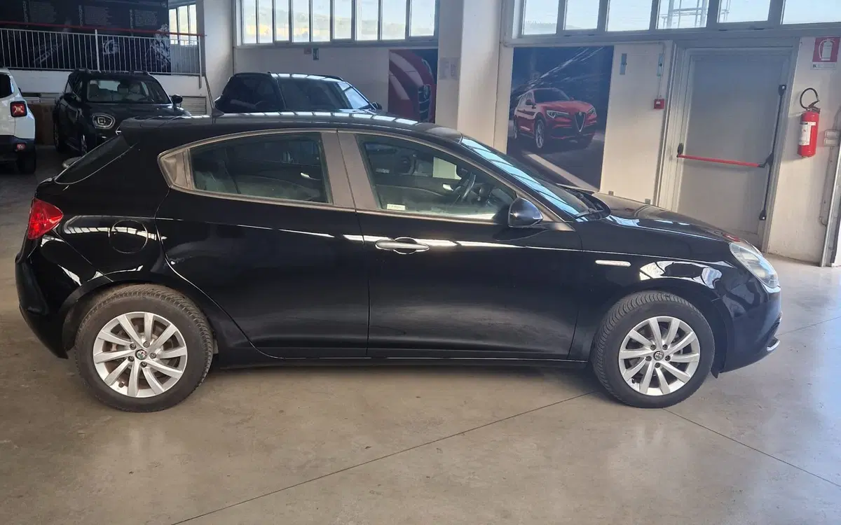 Alfa Romeo Giulietta usata a Terni (11)