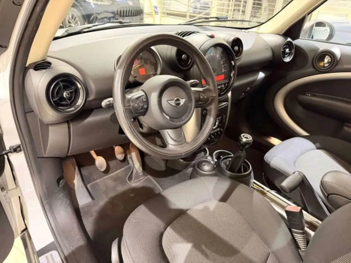 MINI Mini Countryman usata a Savona (10)