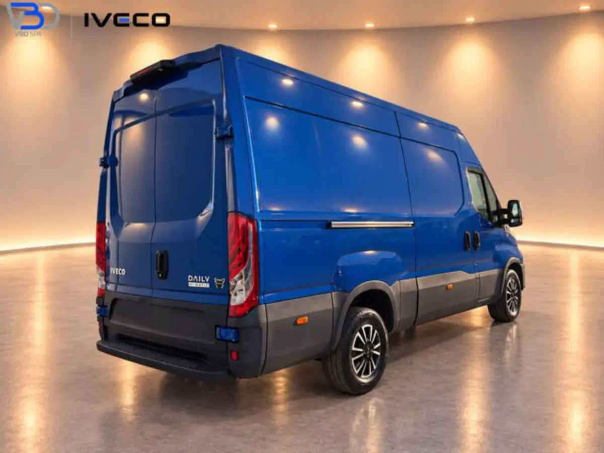 Iveco Daily Furgone usata a Brescia (5)