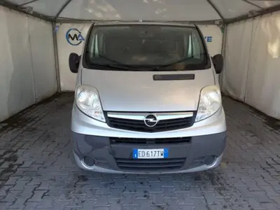 Opel Vivaro Furgone 27 2.0 CDTI 120CV PC-TN Combi 9 posti del 2010 usata a Firenze