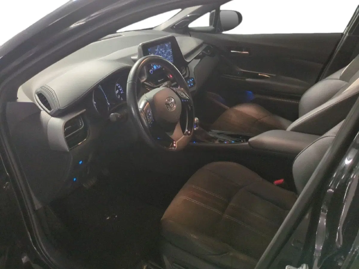 Toyota Toyota C-HR usata a Milano (11)