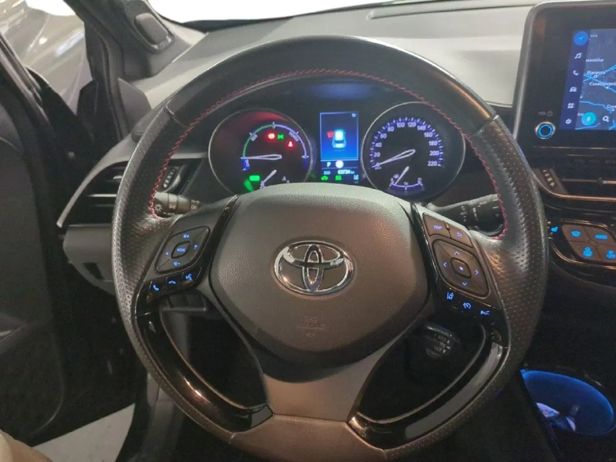 Toyota Toyota C-HR usata a Milano (13)