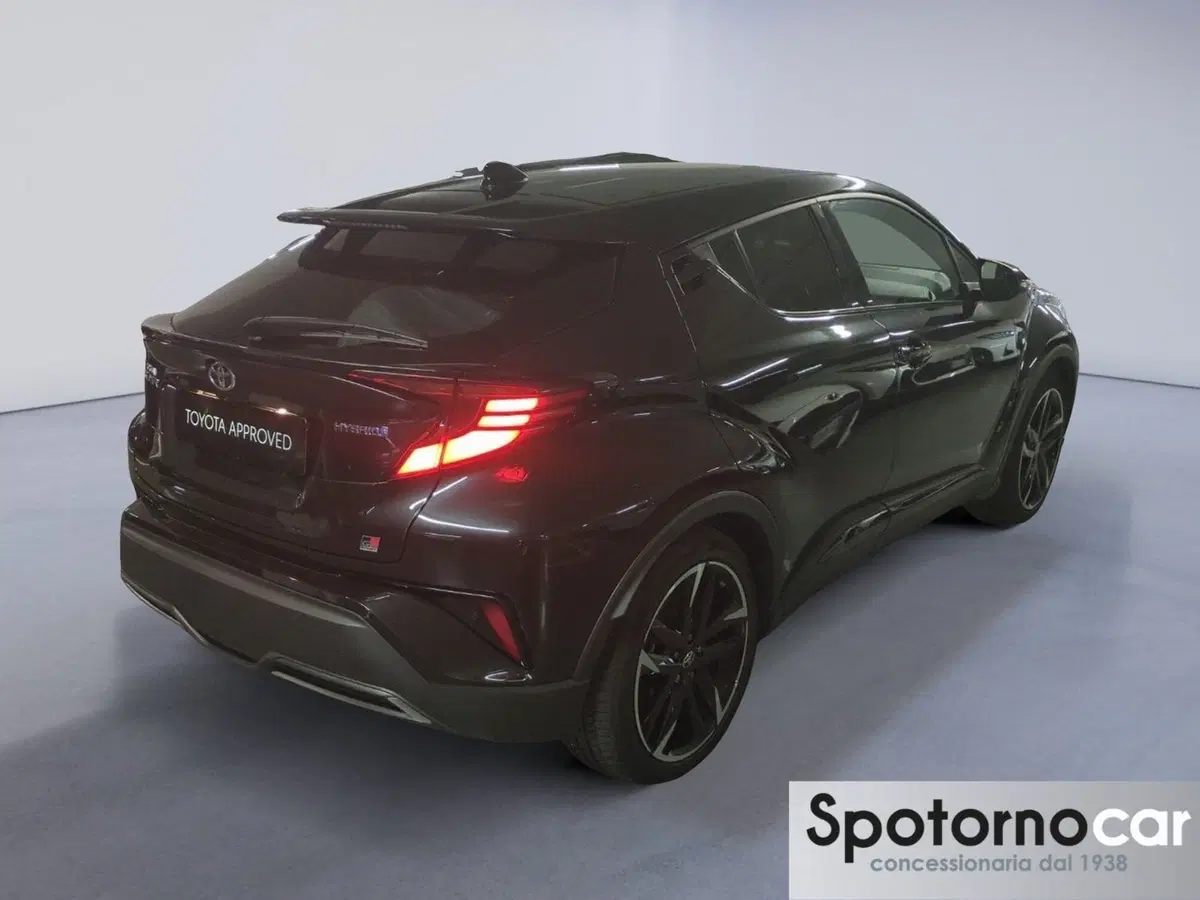 Toyota Toyota C-HR usata a Milano (4)