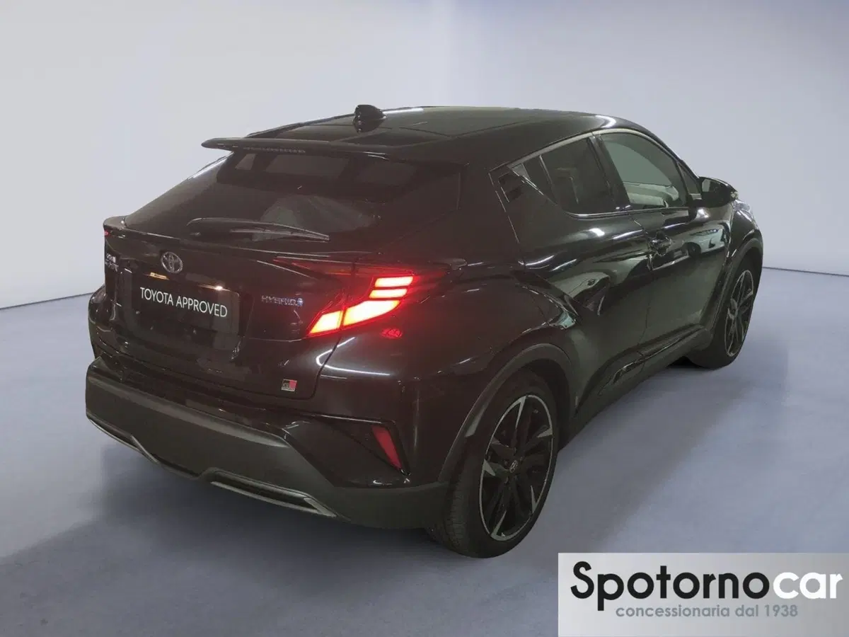 Toyota Toyota C-HR usata a Milano (7)