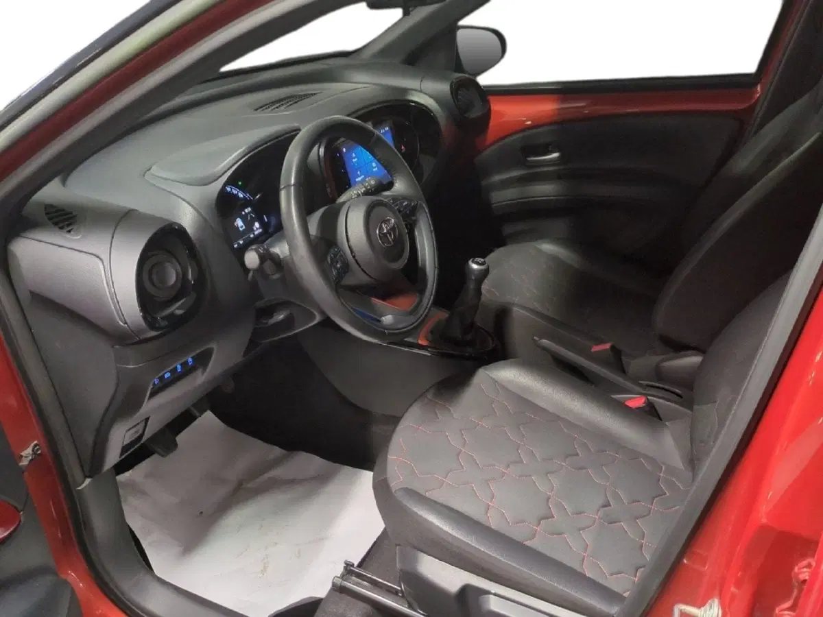 Toyota Aygo X usata a Milano (12)