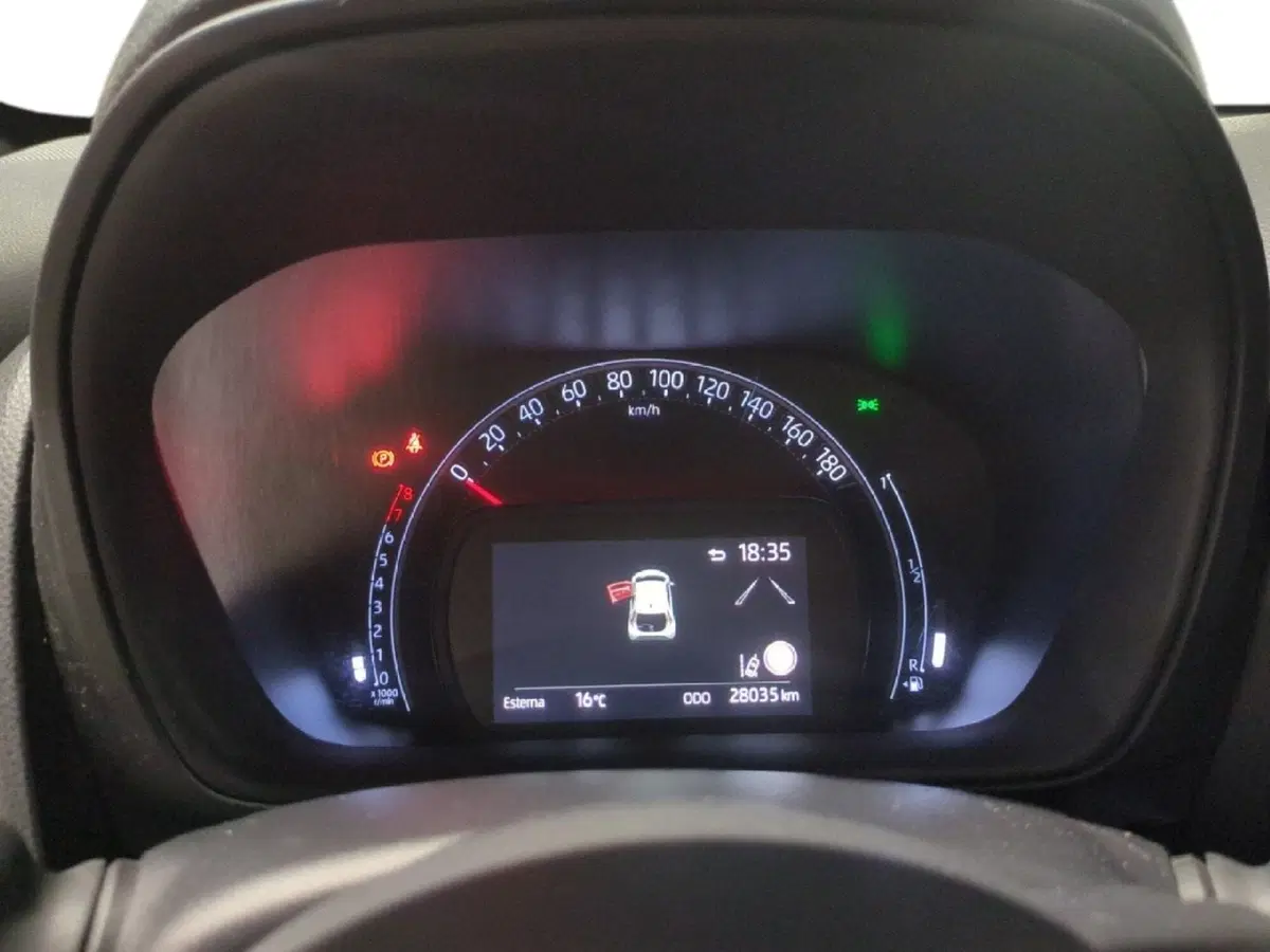 Toyota Aygo X usata a Milano (13)