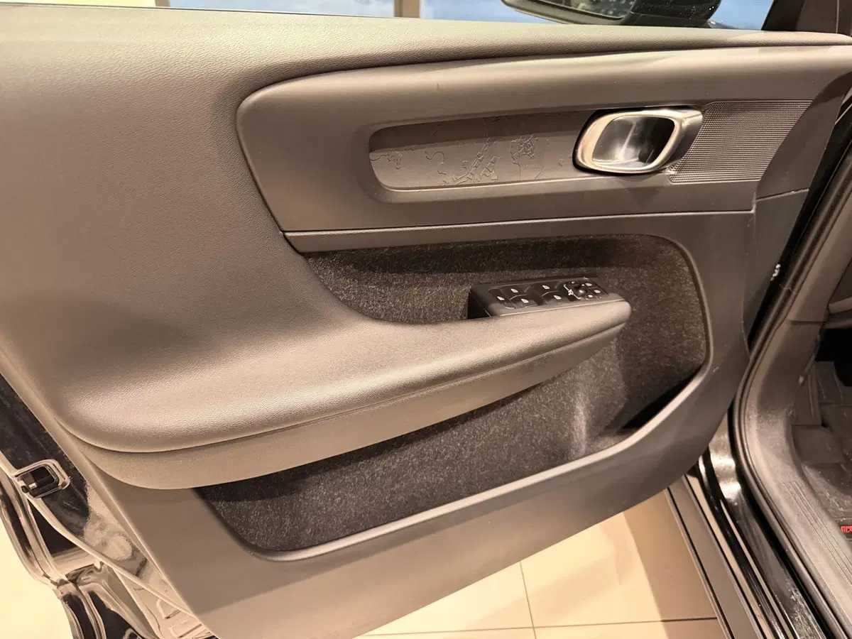 Volvo XC40 usata a Latina (9)