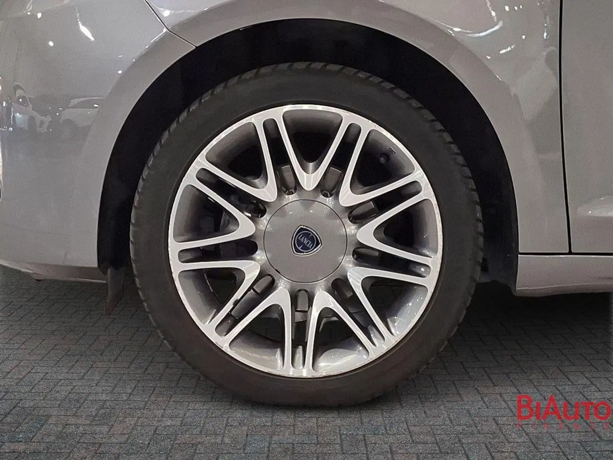 Lancia Ypsilon usata a Firenze (13)