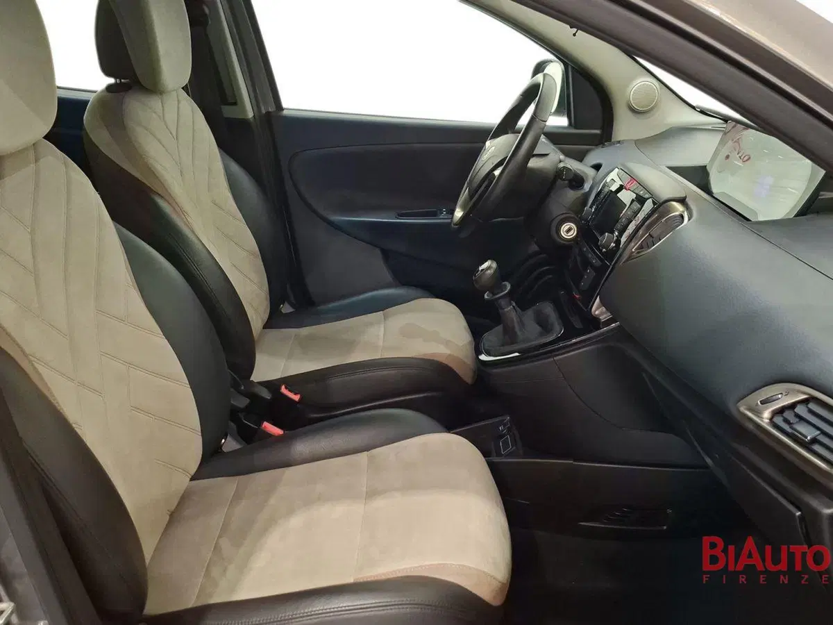 Lancia Ypsilon usata a Firenze (17)