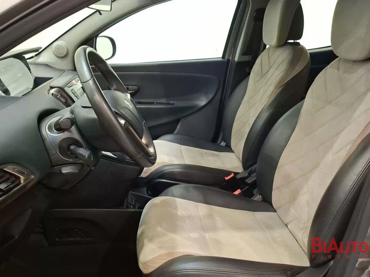 Lancia Ypsilon usata a Firenze (18)