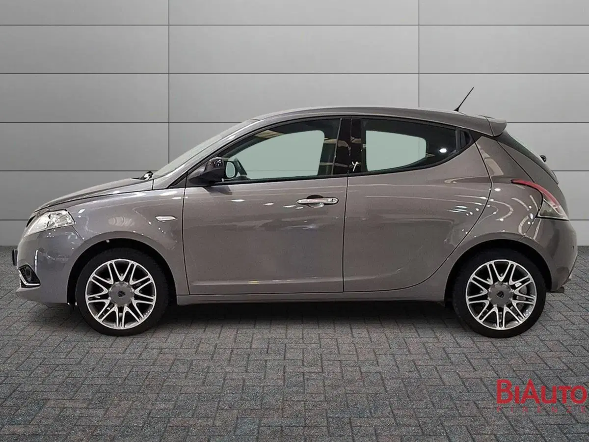 Lancia Ypsilon usata a Firenze (2)