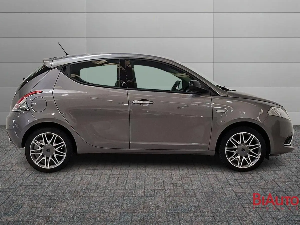 Lancia Ypsilon usata a Firenze (3)