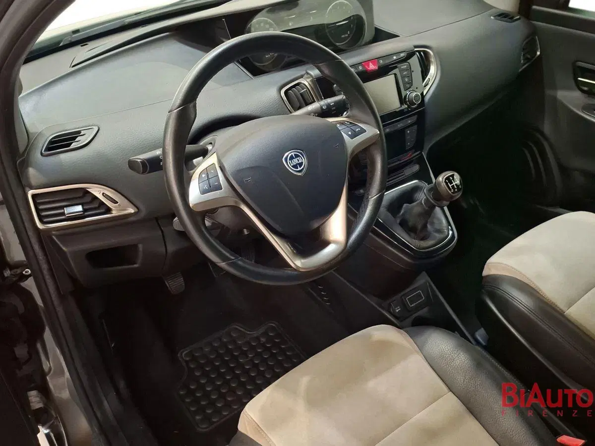 Lancia Ypsilon usata a Firenze (6)