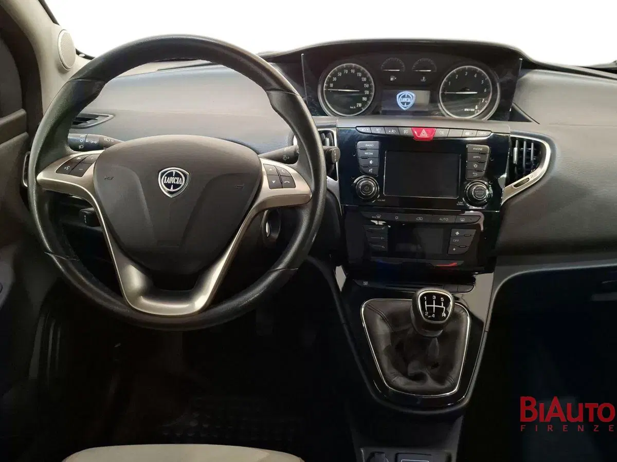Lancia Ypsilon usata a Firenze (7)