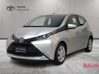 Toyota Aygo 1.0 VVT-i 69 CV 5 porte x-play del 2016 usata a Sesto Fiorentino
