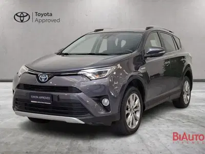 Toyota Rav4 vvt-ie h Lounge awd-i 222cv e-cvt del 2017 usata a Sesto Fiorentino