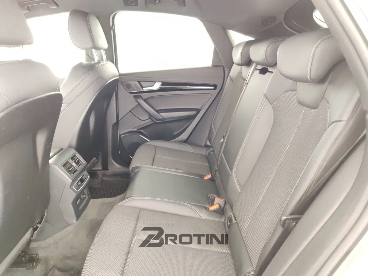 Audi Q5 Sportback usata a Massa-Carrara (11)