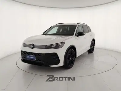 Volkswagen Tiguan 1.5 etsi R-Line 150cv dsg del 2026 usata a Massa