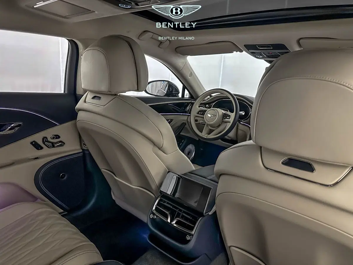 Bentley Flying Spur usata a Milano (13)