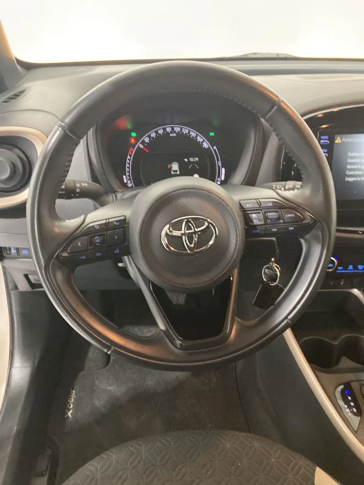 Toyota Aygo X usata a Barletta-Andria-Trani (12)