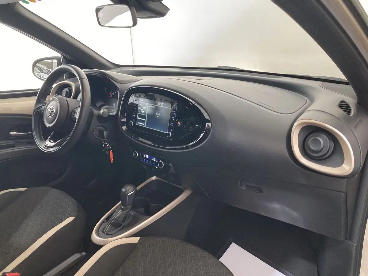 Toyota Aygo X usata a Barletta-Andria-Trani (18)